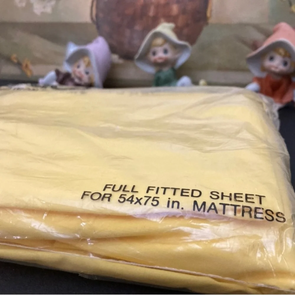 Vintage Utica Full Fitted Sheet in a sunflower yellow